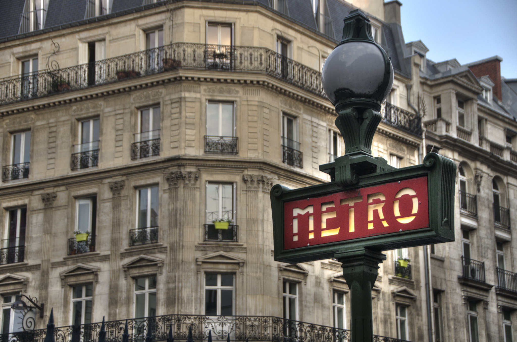 Travelling Through Paris: My Favorite Metro Station | EF Tours Blog