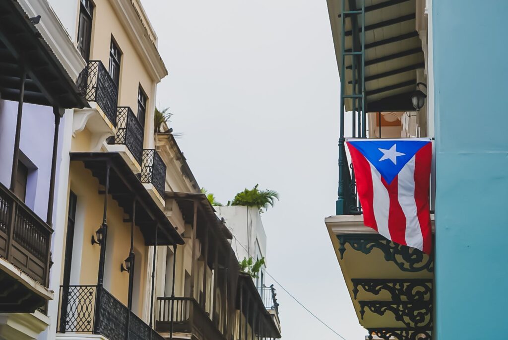 tips for traveling to puerto rico flag
