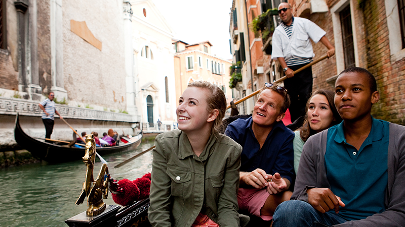 student travelers in Venice